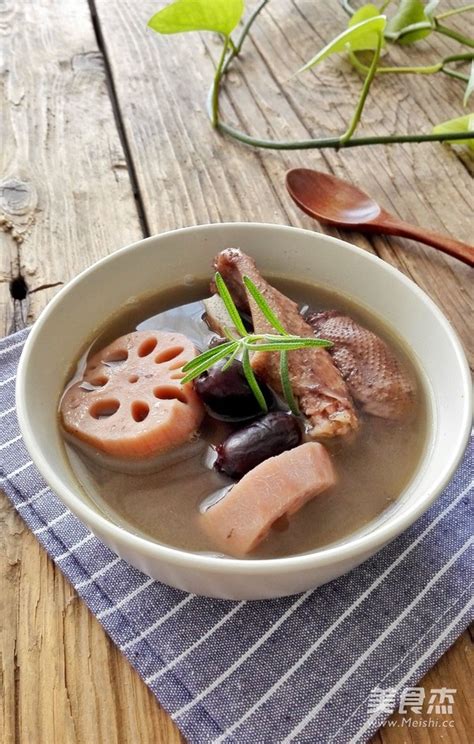 Nourishing Yin and Cooling Blood Old Duck Lotus Root Soup