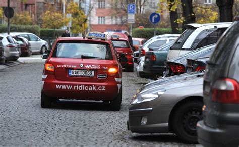 Nové otázky v autoškolách: Průvan, nebo vichřice? auto.cz