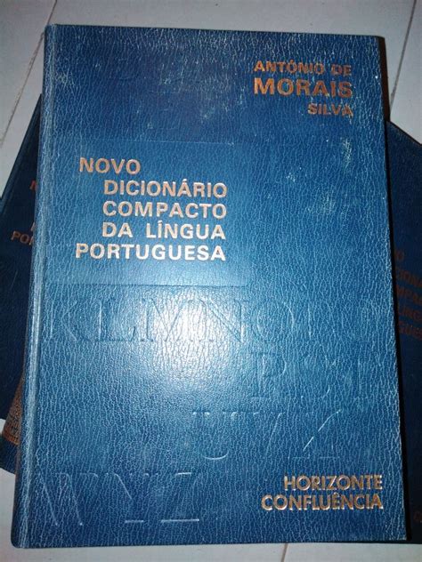 Novo dicionário compacto da língua portuguesa. - Perla del mojón (y otros relatos).