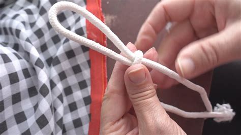 Nudos para cuerda de tender  Cómo hacer un nudo para la cuerda de tender  la ropa …