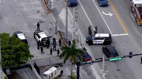 Nueve personas resultan heridas durante un enfrentamiento entre dos grupos en Hollywood, Florida, dicen las autoridades