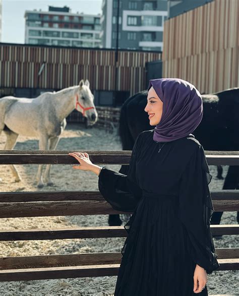 Nuriye Meydan Kendini geliştiren insan, dünyaya karşı  Instagram. 