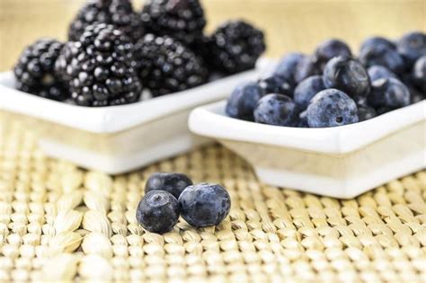 Nutritional Value of Blackberries and Blueberries - Livestrong