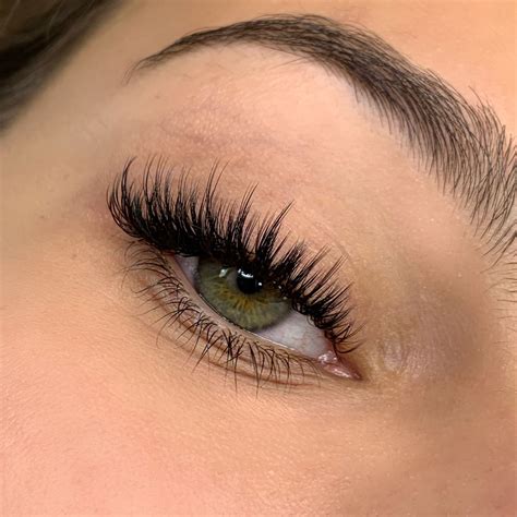 Nvied lashes. Any makeup residue can prevent the dye from taking to the lashes as well. 3. Use Vaseline. 'Apply Vaseline or petroleum jelly to the skin on the eyelid and under eye area, but don't let it touch ... 