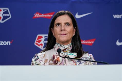 Jan 5, 2024 · Six-figure salaries becoming the norm for the National Women’s Soccer League’s best players marks some serious progress by an entity that launched just over a decade ago with a minimum salary that barely topped $6,000. Thursday’s announcement by the NWSL that each team’s salary cap will increase in 2024, and the subsequent confirmation ... . 