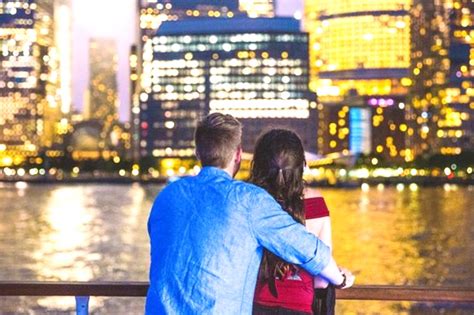 Nyc date ideas. 04.13.23. By Emyli Lovz. Date Ideas. America’s biggest city is not lacking when it comes to the depth of its dating pool. With over 8 million residents, NYC is a single person’s … 