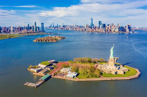 Nyc harbor. THE FULL ISLAND! Circle Manhattan on Best Of NYC. Do a full loop of Manhattan island to see all 130 New York landmarks and go under 20 bridges! Relax on our outdoor deck! … 
