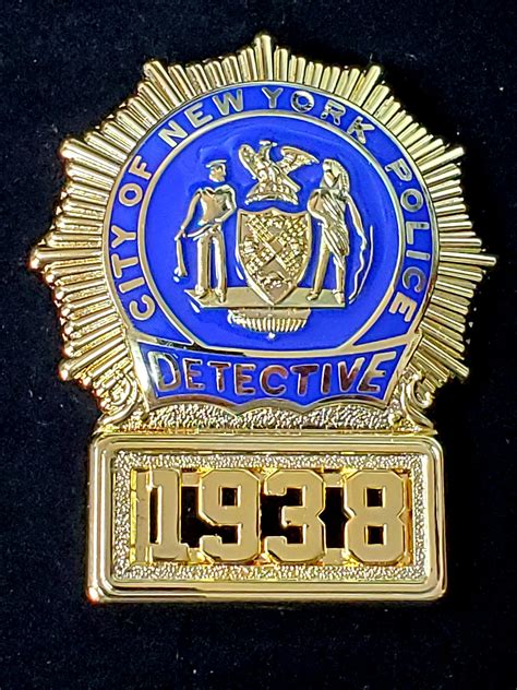 Notice to all badge collectors: A new Federal Law (HR 4827, Law #106-547), pertaining to badge possession, collecting, and use went into effect on 12/19/2000. This law makes the shipping, possession and use of Police badges and Police badge replicas a crime if they are used for any purpose OTHER THAN the following: 1. as a memento, or in a ...