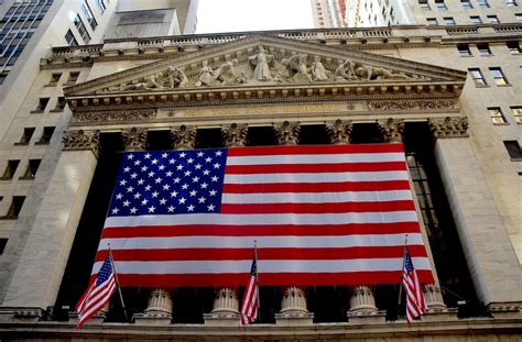 Nyse es. The New York Stock Exchange is open for a total of 6 hours 30 minutes per day. The New York Stock Exchange does have extended hours trading. The Pre-Trading Session is from 4:00 am to 9:30 am. The Post-Trading Session is from 4:00 pm to 8:00 pm. We closely monitor the New York Stock Exchange for changes to their trading hour. 