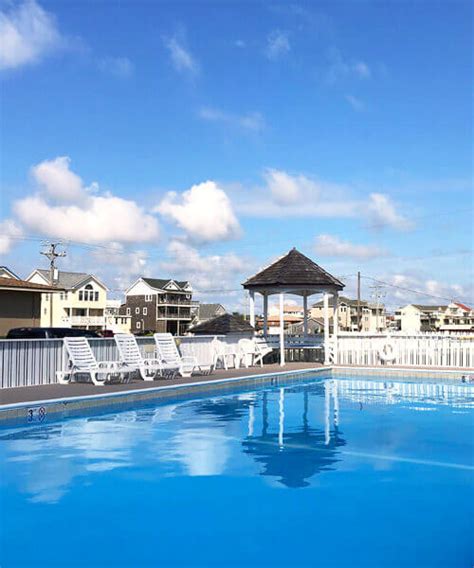 OBX Motor Lodge Beachfront Motel - 10 Steps to The Beach