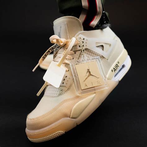 OFF-WHITE JORDAN 4