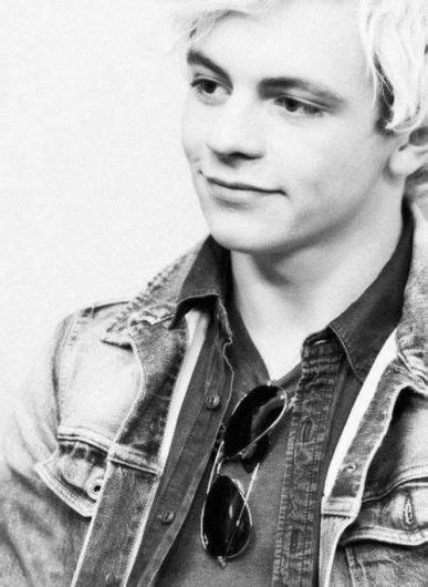 ON MY OWN - Ross Lynch - LETRAS.COM