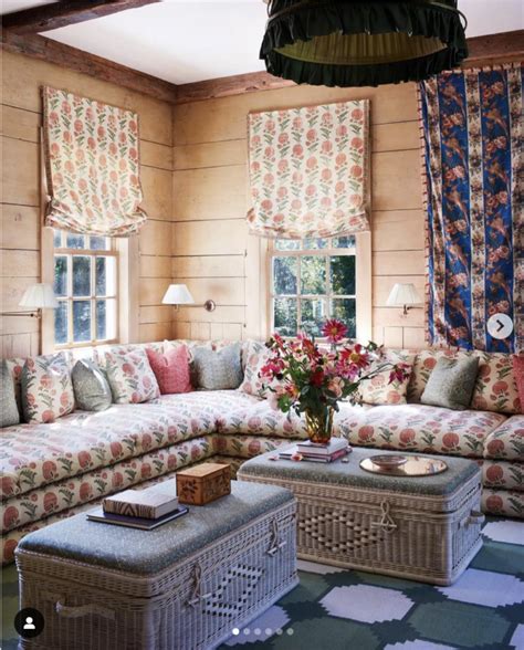 Ottoman decoration - muktibox.com