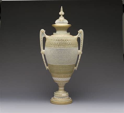 Owen Vase - Museum of Royal Worcester - muktibox.com