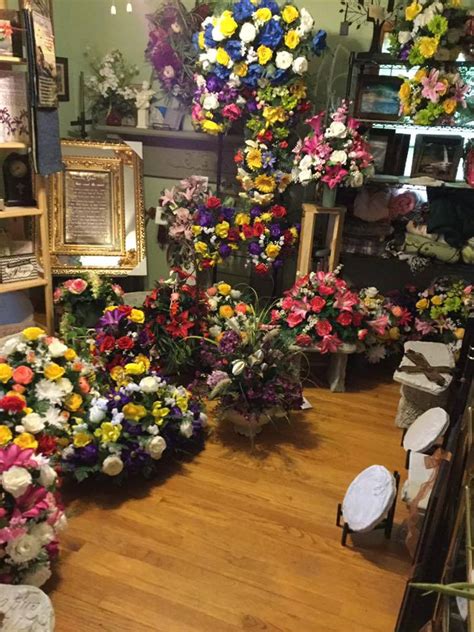 Oak Hill Flowers And Gifts - 658 North Broadway, Portland, TN