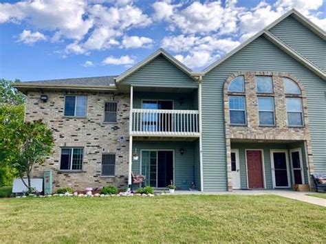 Oak creek condos for sale. See photos and price history of this 2 bed, 2 bath, 1,153 Sq. Ft. recently sold home located at 6884 S Rolling Meadows Ct, Oak Creek, WI 53154 that was sold on 02/26/2024 for $226000. 