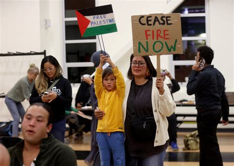Oakland’s leaders pressured to support ceasefire in Gaza as warfare continues