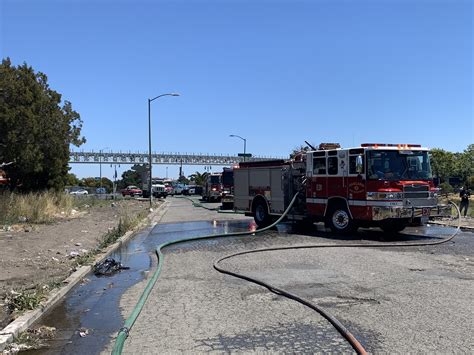 Oakland RV fire near Hegenberger Road displaces one
