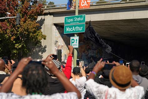 Oakland to rename street to honor late rapper Tupac Shakur 