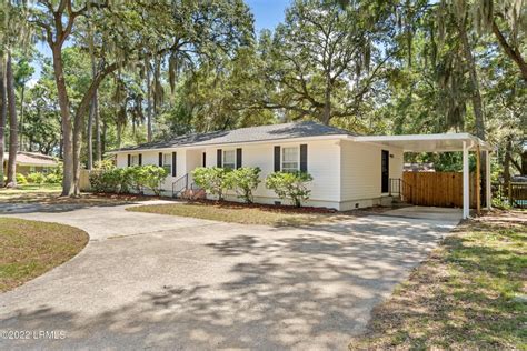 This home is located at 11 Oakwood Dr, Beaufort, SC 29907 and is currently estimated at $277,658, approximately $210 per square foot. This property was built in 1978. 11 Oakwood Dr is a home located in Beaufort County with nearby schools including Lady's Island Elementary School, Lady's Island Middle School, and Beaufort High School. . 