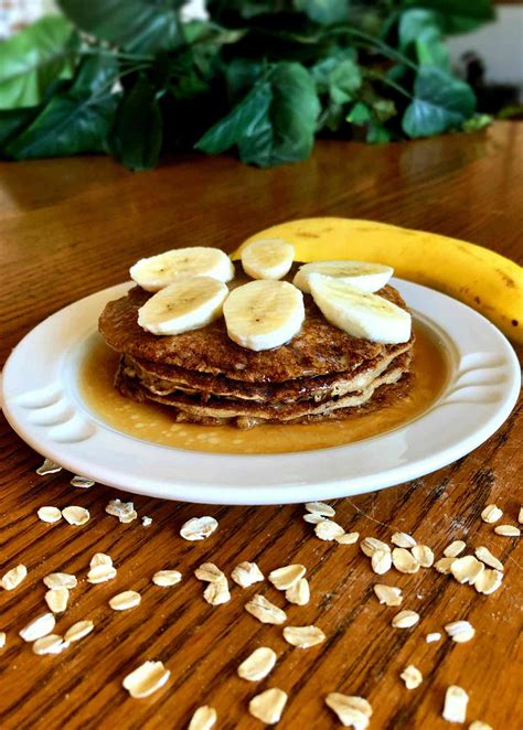 Oatmeal Banana Pancakes / Belkys