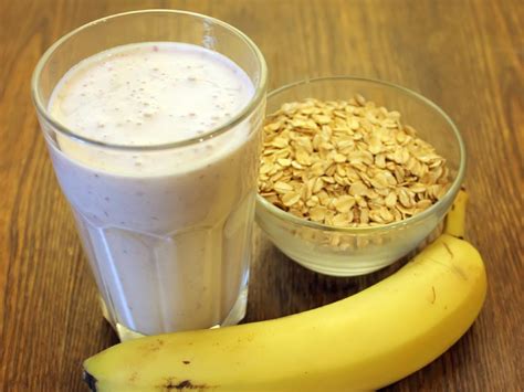 Oatmeal protein shake. 2 ripe bananas, peeled, cut into large chunks and frozen (click here for how to freeze fruit) ½ cup almond milk or milk of choice*. 3 Tablespoons creamy, natural peanut butter (or raw almond butter for a more neutral flavor) ¼ cup old fashioned rolled oats (use oats labeled “gluten-free” for a gluten-free smoothie) 2 Tablespoons raw cacao ... 