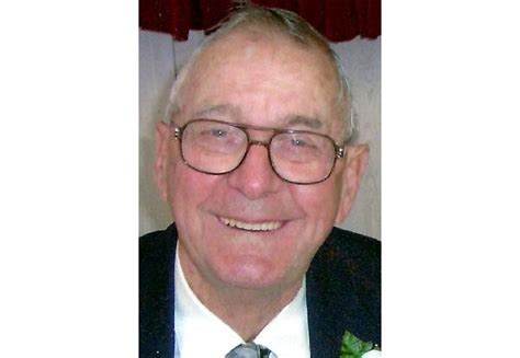 Edward "Ed" Wellik, 87, a longtime rural Stewartville, MN resident died on Tuesday (August 8, 2023) of natural causes at Mayo Clinic Rochester Methodist Campus..