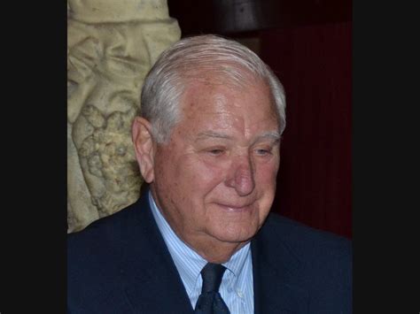 James Stephen Mills, co-founder and former chief executive officer of Medline Industries, Inc. passed away suddenly on July 1, 2019. He was born in Chicago on September 29, 1936, and he attended DeWit
