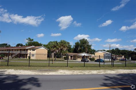 Ocala apartment complexes. Jul 15, 2021 · Ocala Star-Banner. A luxury apartment complex, featuring rental units starting at $1,500 per month, is being planned on a 40-acre parcel east of Woodland Village, where Southeast 25th Avenue dead ... 