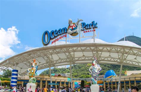 Oficiální webové stránky. Ocean Park v Hongkongu, zahrnuje svět mořských savců, oceanárium, svět vzácných asijských zvířat a rovněž zábavní park . Počet návštěvníků v roce 2014 byl cca 7,6 milionů, tedy 13. nejnavštěvovanější tematický park na světě a největší tematický park v Asii. Polovina .... 
