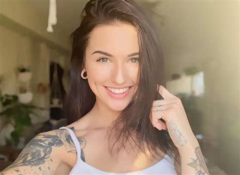 About Octavia May. Octavia May is a an adult model from Canada. She has been listed on FreeOnes since 2019-09-16 and is ranked #26081. Our records show that Octavia May is currently active which means she is still making videos and/or performing in live cam shows.