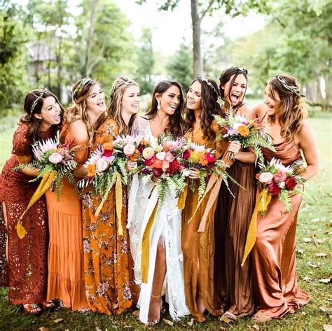 October wedding. The fall wedding season ranges from mid-September to late November. Fall weddings are typically classified by their decor, which often includes seasonally inspired … 