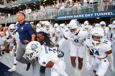 Odu football. Dec 3, 2022 · Harry Minium. NORFOLK, Va. – Old Dominion will put 2023 football season tickets on sale on Wednesday, Dec. 7, at 2 p.m., the earliest they have been made available to the public since ODU's first season in 2009. There will be no increase in the price of season tickets. 