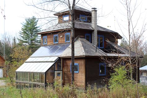 Off the grid homes for sale. 