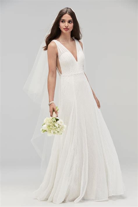 Off the rack wedding dresses. Traditionally, a six o’clock wedding calls for formal or evening wear. However, many modern wedding parties eschew strict dress policies. Dress code is sometimes noted on the invit... 