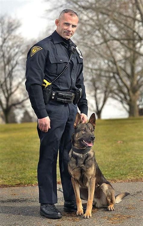 Officer shepherd 2075. German shepherds run an average of 20 to 30 miles per hour depending on the breed. However, most German shepherds are not endurance runners and should not run more than 5 miles without proper endurance training. 