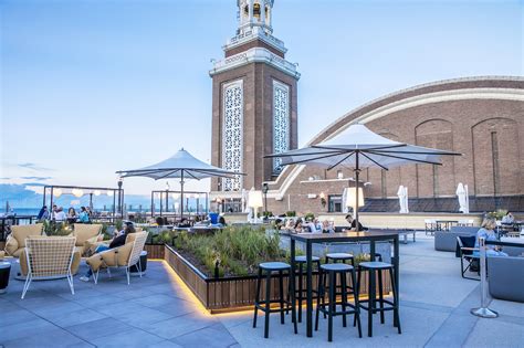 Offshore chicago. Discover Offshore Chicago, one of the most exclusive rooftops in Chicago. Elite events, stunning photos, and simple booking. Secure your spot now. Perched on Navy Pier's rooftop, Offshore is a huge oasis known as the world's largest rooftop bar. It offers amazing ... 