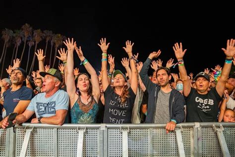 Ohana festival. Jan 26, 2023 · Festival producers Live Nation announced that the Eddie Vedder-curated Ohana Festival will return in 2023, once again taking over Doheny State Beach in Dana Point for the three-day event Sept. 29 ... 
