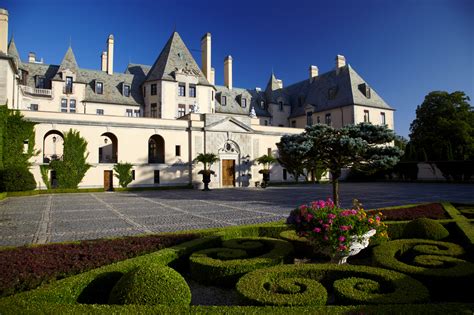 Oheka castle ny. Claire Leaden - Editor • April 4, 2023. Source / Oheka Castle. Perched on the highest point of Long Island sits the majestic Gilded Age masterpiece “Oheka Castle.” … 