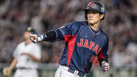 Ohtani long HR powers Japan to group win at World Classic