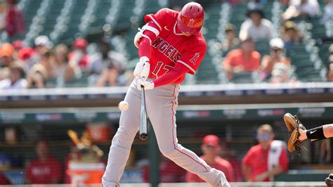 Ohtani throws 1st MLB shutout, hits 2 HRs as Angels sweep Tigers after team says he’s staying