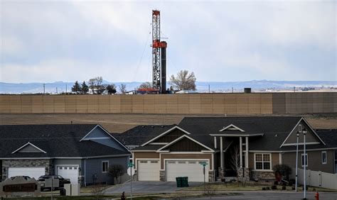 Oil, gas industry faces new crackdown on emissions as Colorado tries to clear air