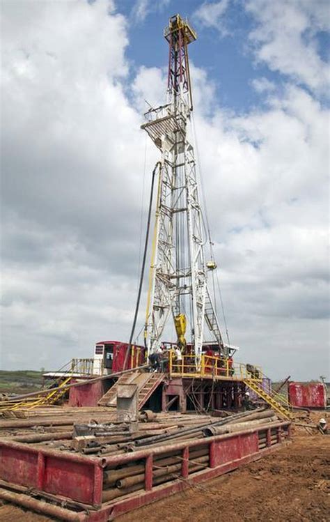 In 1929, the Kansas Log Check Association adopted a systematic and cooperative plan to secure the well cuttings from the important wildcat or deep wells drilled in Kansas. Each of the 26 major oil companies was responsible for seeing that its well samples were distributed to other companies (Harvel E. White, personal communication, April 1986).