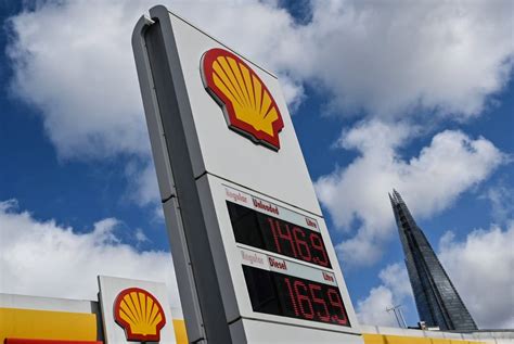 Oil giant Shell makes huge €8.7B profit in first quarter