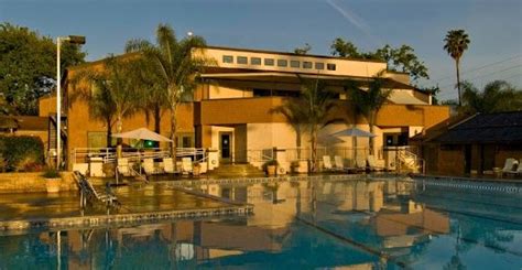 Ojai Valley Athletic Club features a beautiful five acre tennis, 