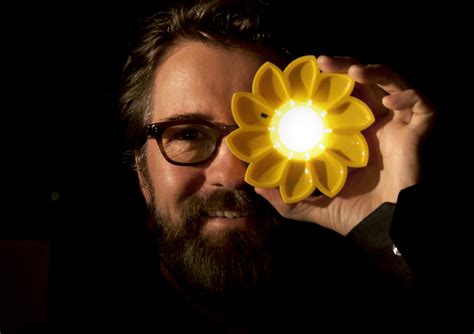 Olafur eliasson. Olafur Eliasson: In Real Life, 2019 Take Your Time: Olafur Eliasson, 2007 Colour Memory and Other Informal Shadows, 2004 Your Lighthouse: Works with Light 1991–2004, 2004 Funcionamiento silencioso, 2003 Monographs Olafur Eliasson: Experience, 2018 Studio Olafur Eliasson: Unspoken Spaces, 2016 Det indre af det ydre, 2008 