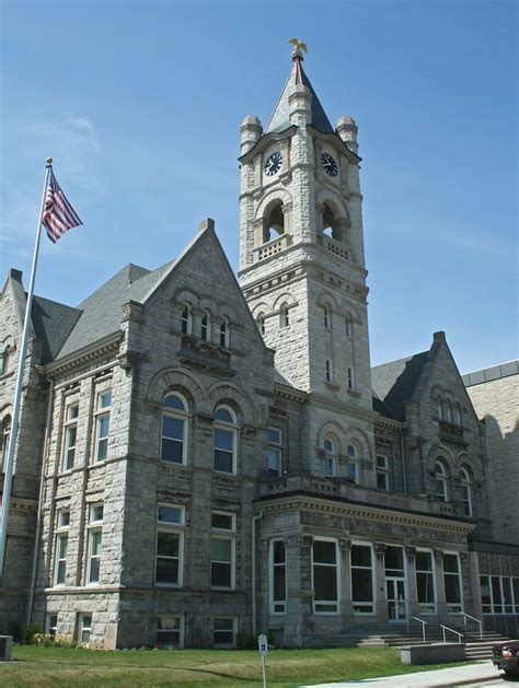 Old Ozaukee County Courthouse - Wikipedia