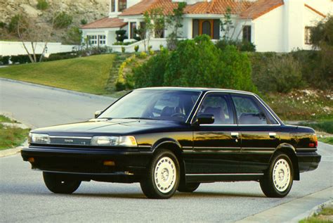 Old camry. Should you be jonesing for an old Camry like this—say you’re addicted to Radwood or just want to swim against the stream of current day corpulence—then the price is $2,999. 