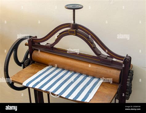 Old clothes mangle hi-res stock photography and images - Alamy