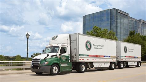 Old dominion trucking. Old Dominion Freight Line's Youngstown service center services shippers in the Great Lakes region of northeast Ohio and western Pennsylvania, including Girard, Warren, Boardman, Hermitage, Niles, Columbiana, Salem, Garrettsville, and Hubbard. 